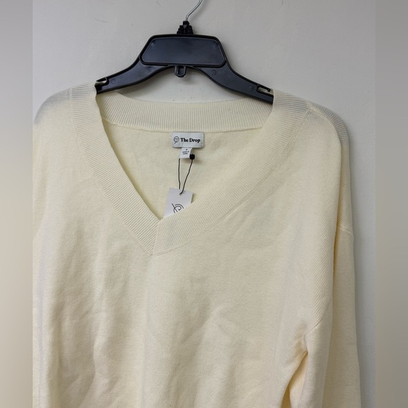 The Drop V-Neck Cream Sweater Size S - Picture 6 of 7